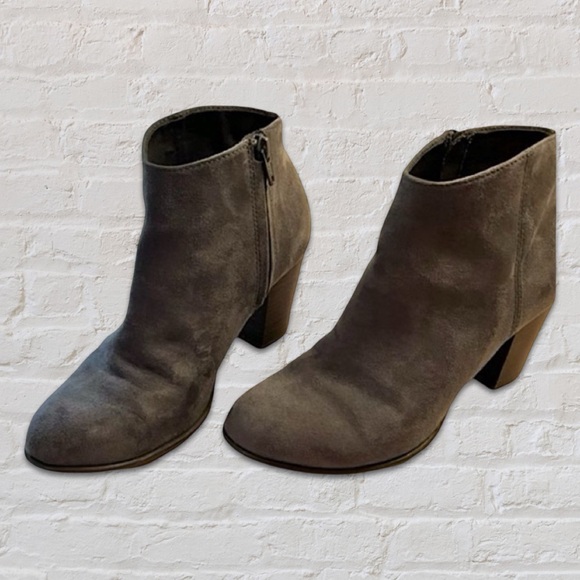 Old Navy Shoes - Women’s Grey Suede Zipper Ankle Boots